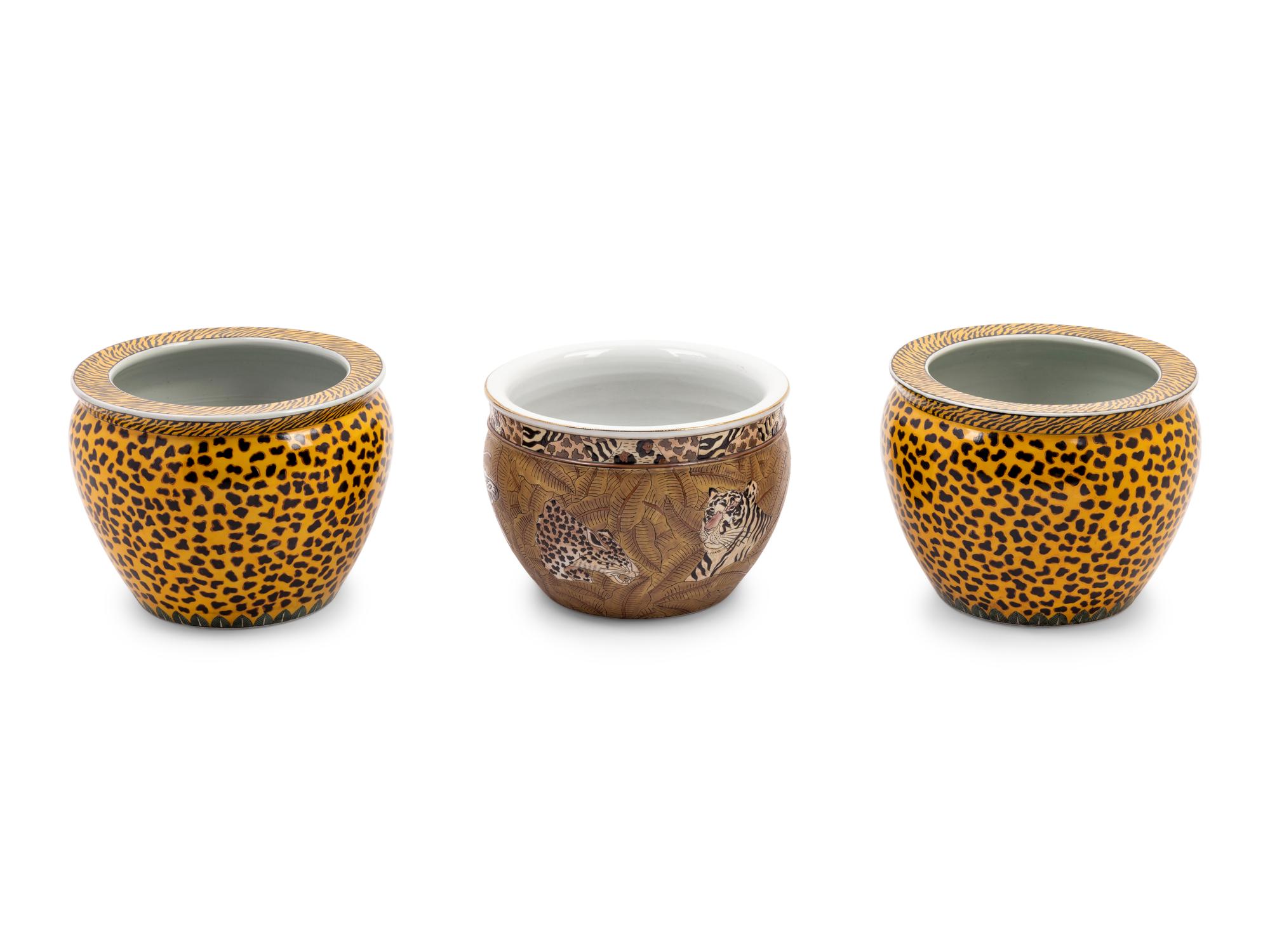 A Pair of Chinese Export Porcelain Animal Pattern Jardinières