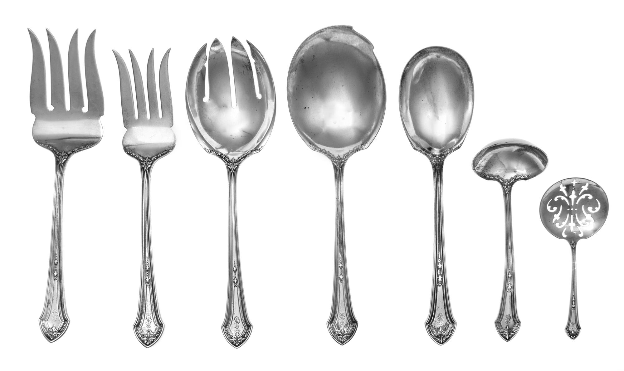 An American Silver Flatware Service, William B. Durgin Co., Concord, NH & Providence, RI, comprising: 12 dinner forks 12 dinner knives
