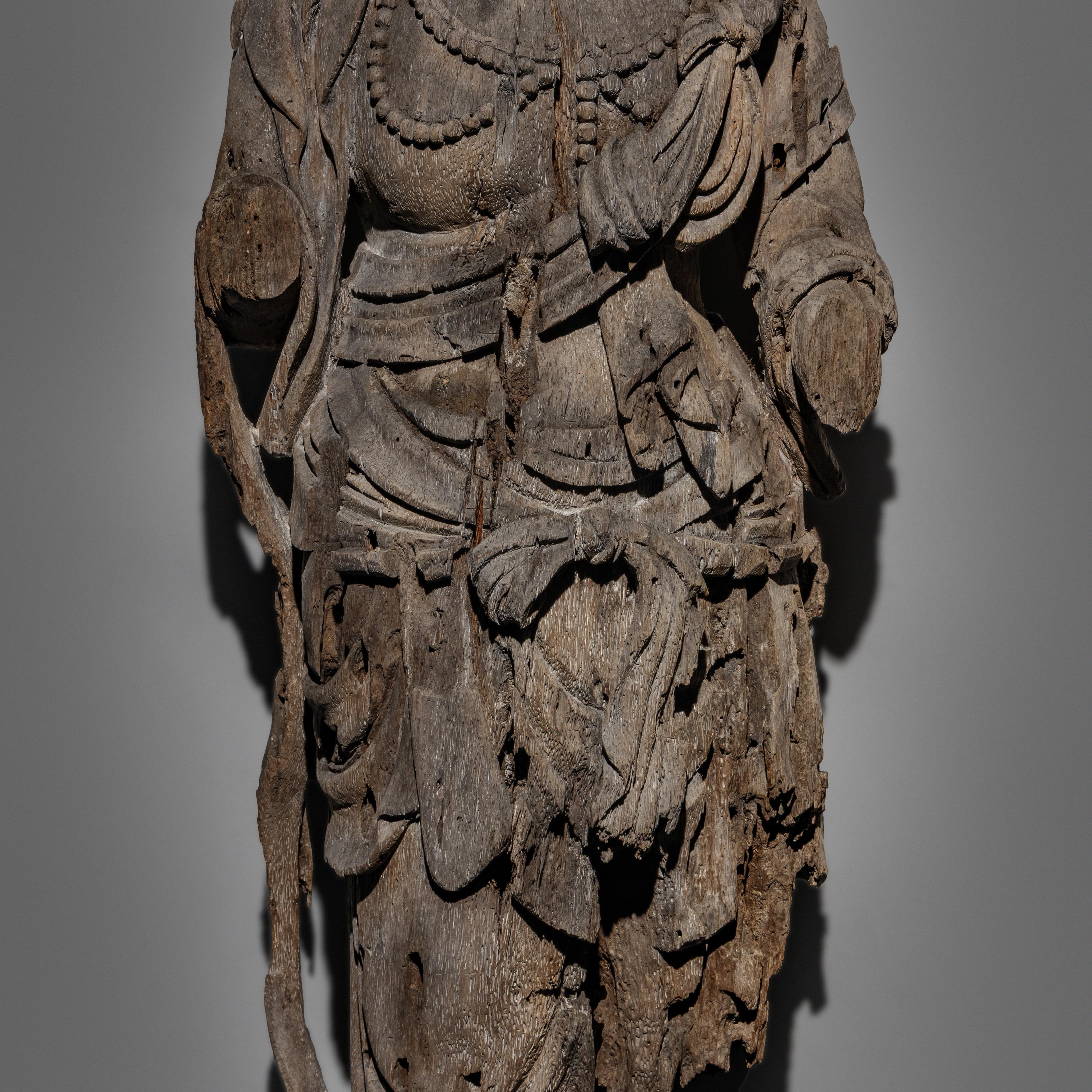 A Chinese Wood Carving of Guanyin Bodhisattva, Yuan Dynasty or Later — 元或以後 木雕觀音像