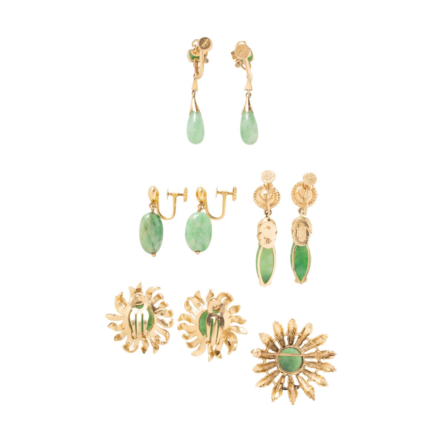 COLLECTION OF YELLOW GOLD AND JADE JEWELRY