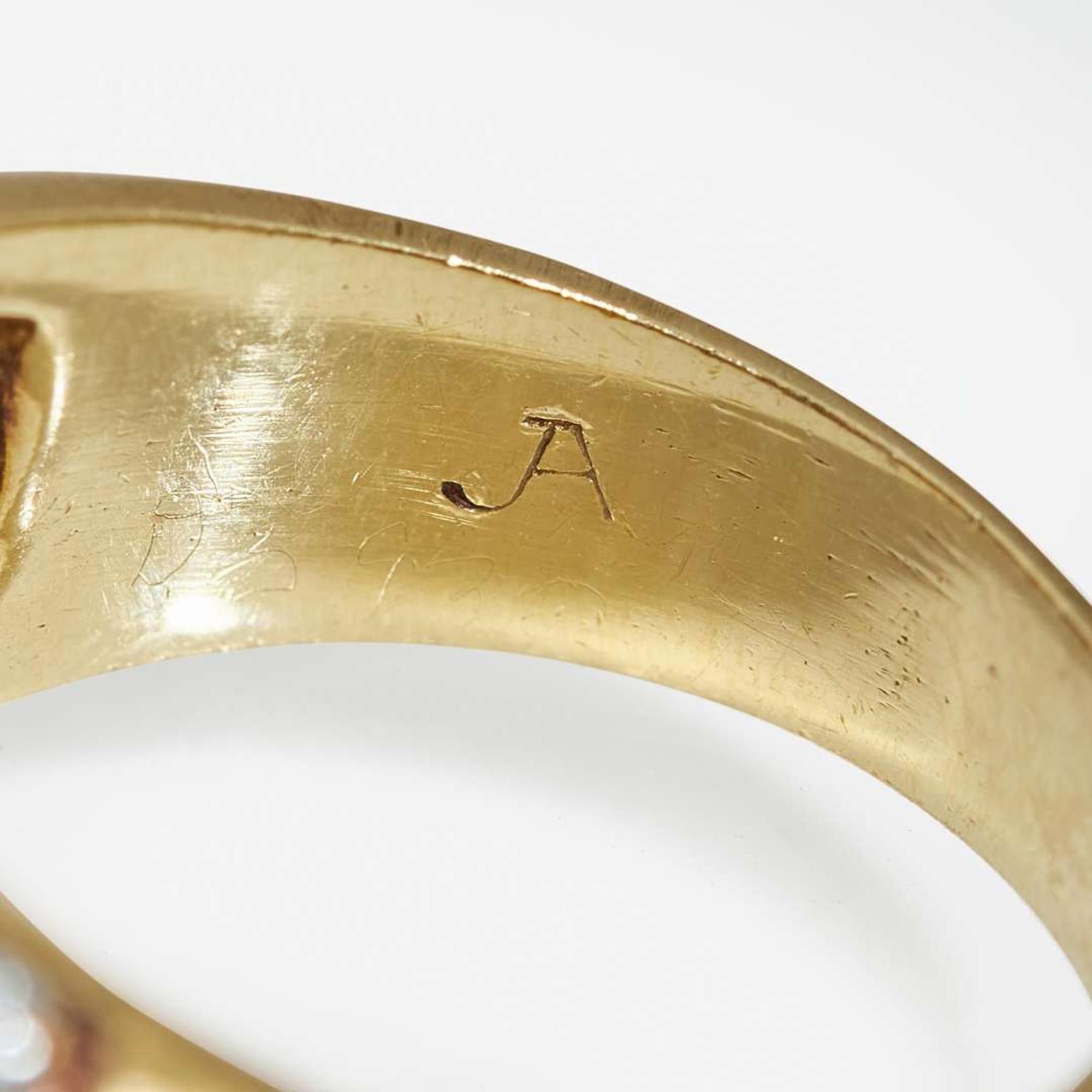 An 18K Yellow Gold and Diamond Ring