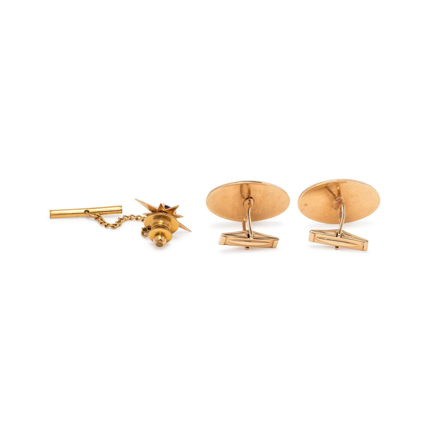 YELLOW GOLD AND BLACK STAR SAPPHIRE SET