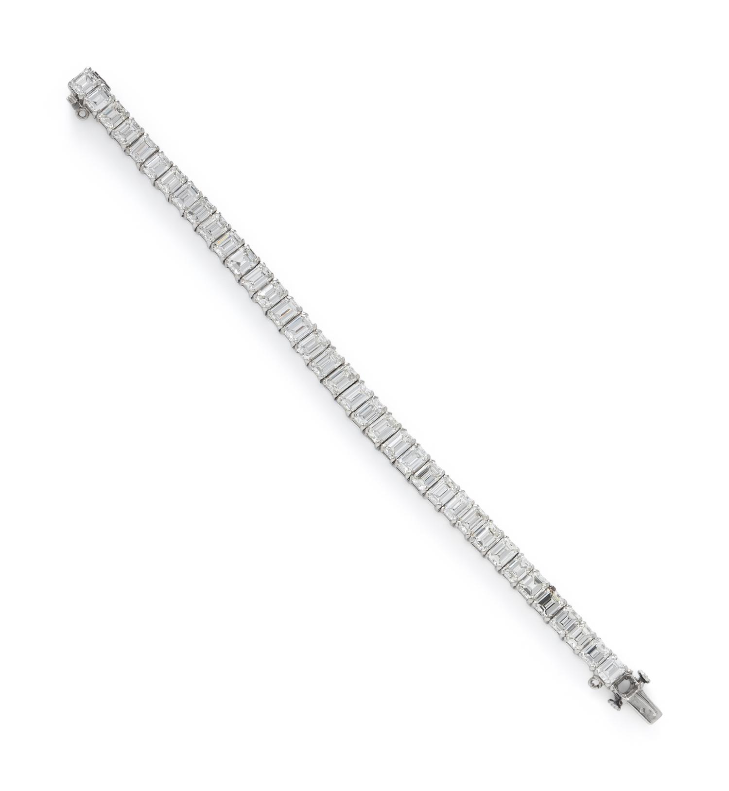 EMERALD CUT DIAMOND LINE BRACELET