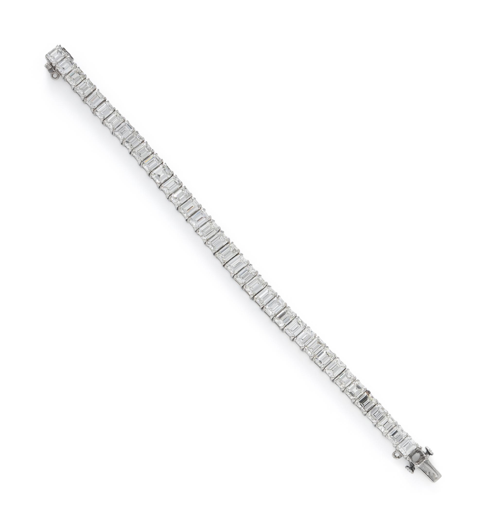 EMERALD CUT DIAMOND LINE BRACELET