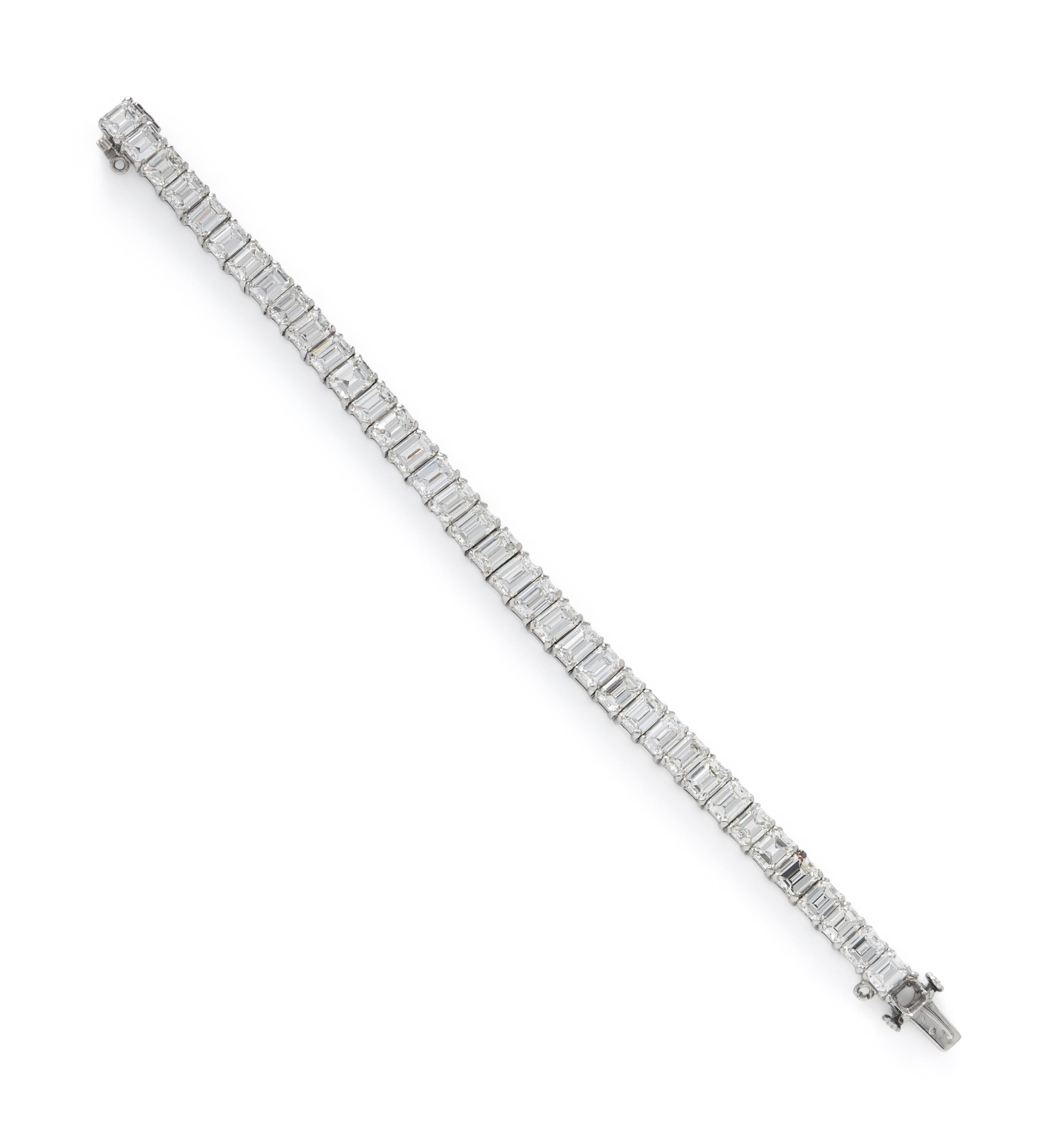 EMERALD CUT DIAMOND LINE BRACELET