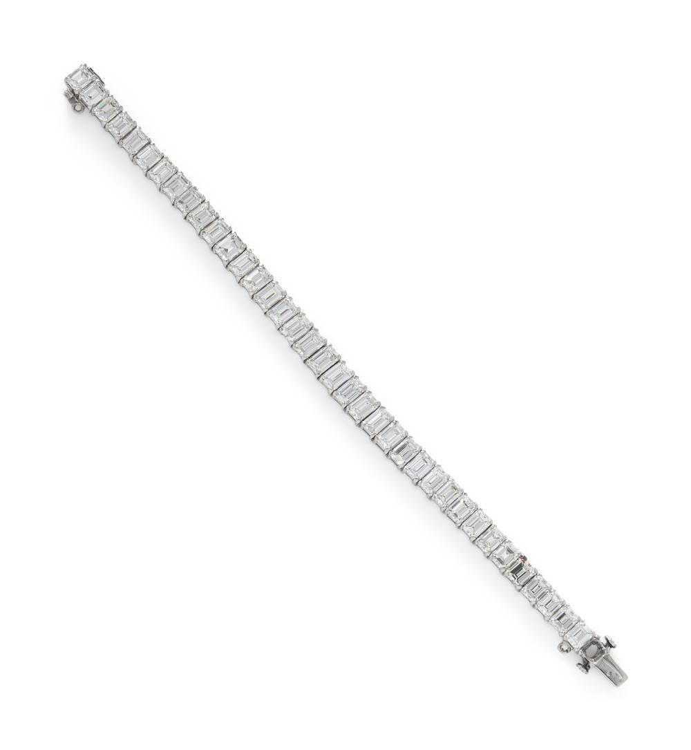 EMERALD CUT DIAMOND LINE BRACELET 