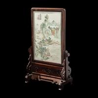 A Chinese Qianjiang Enameled 'Landscape' Porcelain Plaque Inset Hardwood Table Screen, Guangxu Period (1899) 清光緒1899年 紅木嵌淺絳山水瓷板插屏