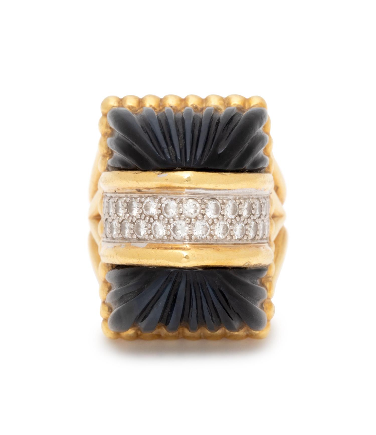 R. STONE, AGATE AND DIAMOND RING