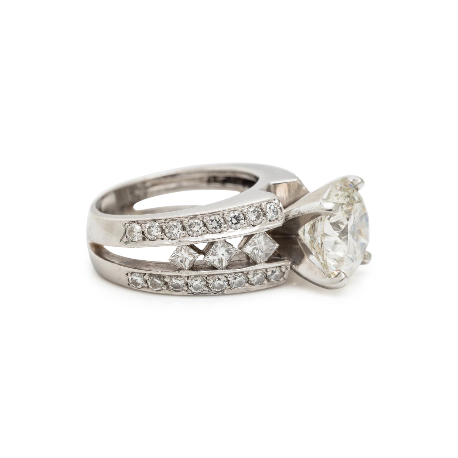 DIAMOND RING