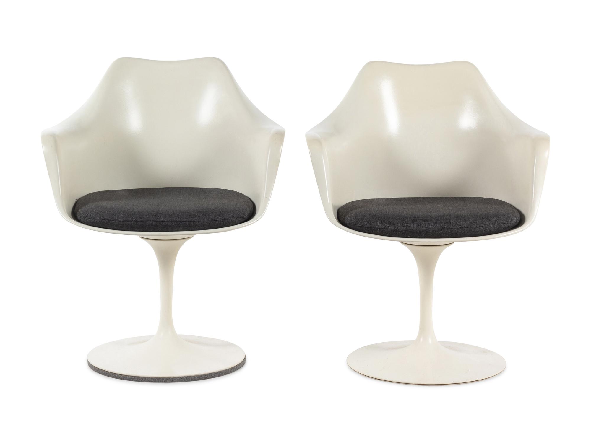 Tulip Dining Table with Two Tulip Armchairs Knoll, USA
