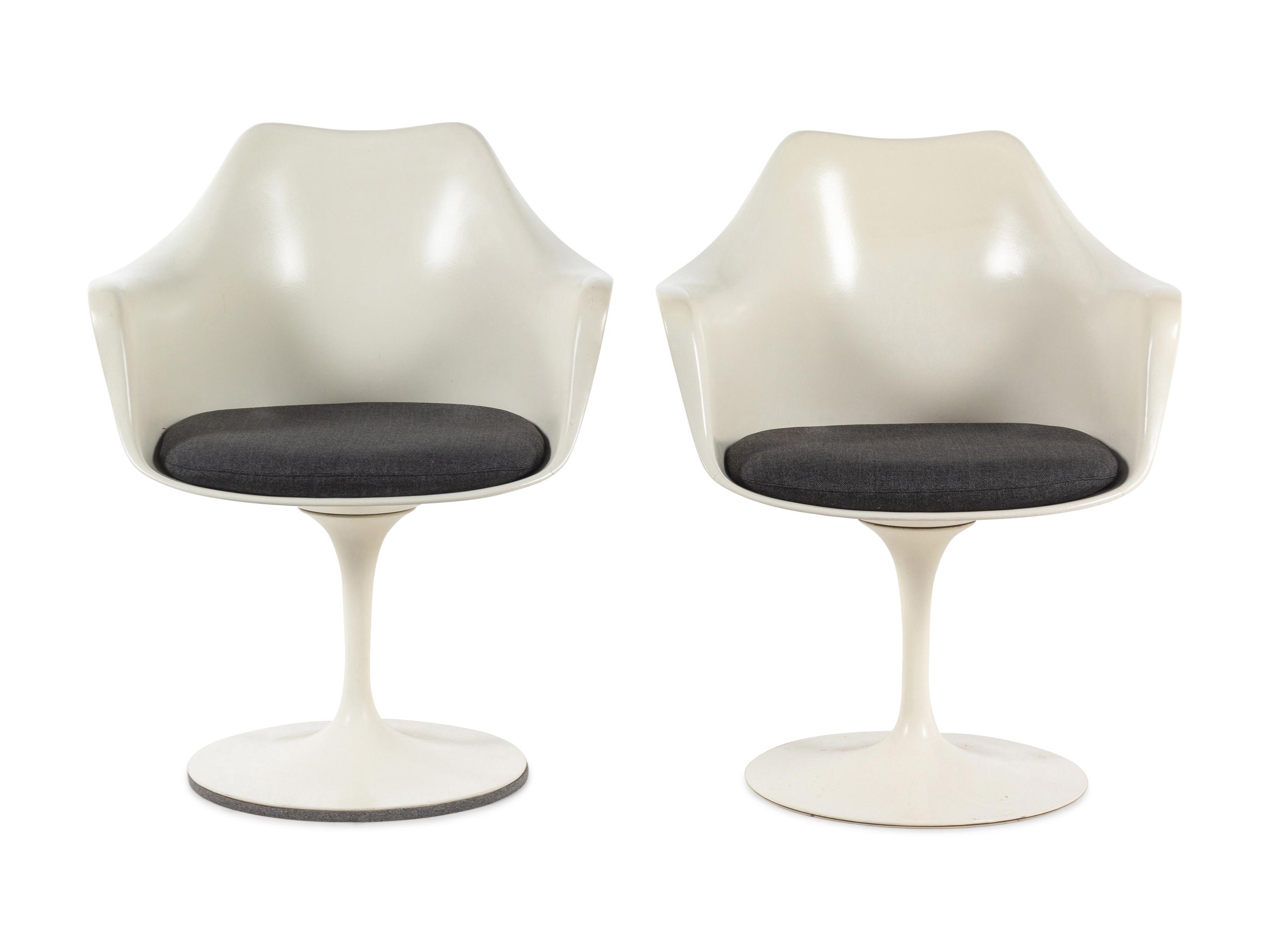 Tulip Dining Table with Two Tulip Armchairs Knoll, USA
