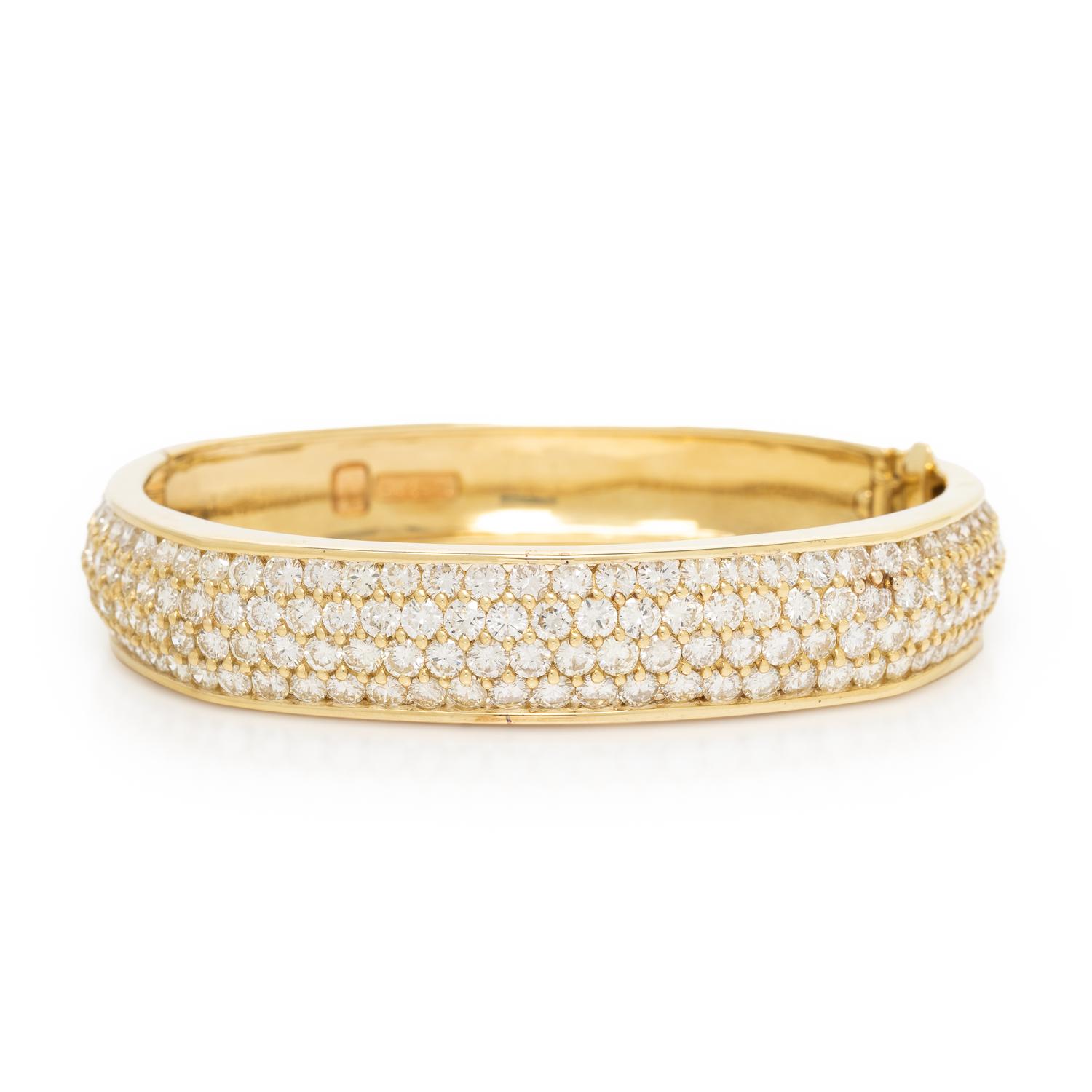 JOSE HESS, DIAMOND AND YELLOW GOLD BANGLE BRACELET