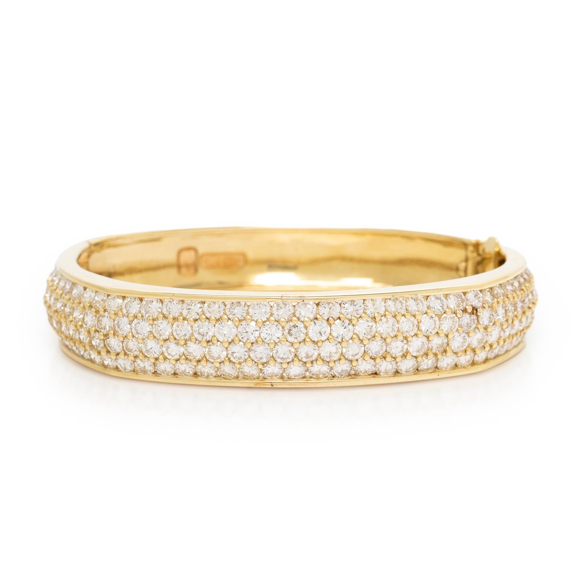 JOSE HESS, DIAMOND AND YELLOW GOLD BANGLE BRACELET