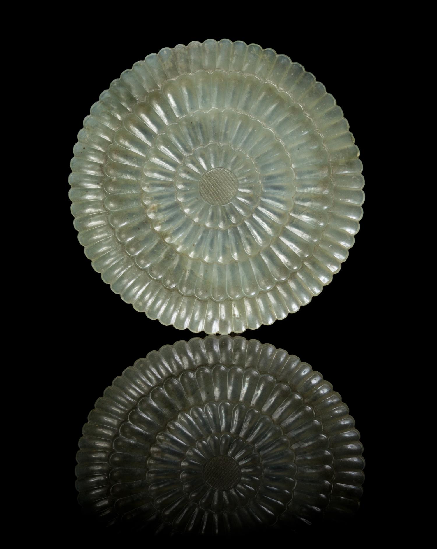 A Chinese Mughal Jade Chrysanthemum Dish 18TH/19TH CENTURY Diameter 3 1/2 inches. — 18TH/19TH CENTURY