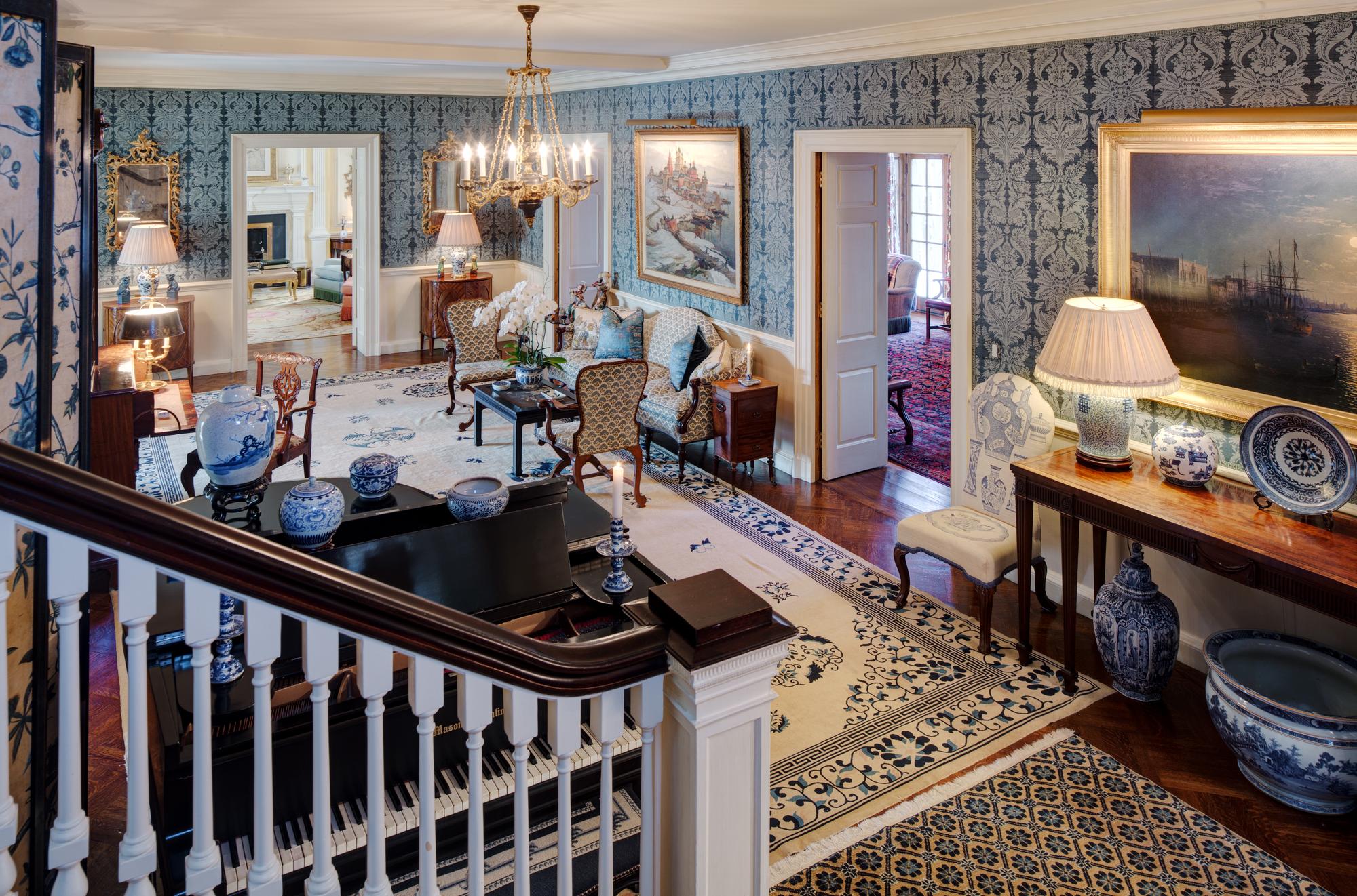 A Sèvres Porcelain Teapot and Cover ( Théière 'Calabre' et sa Couvercle, 1ère Grandeur )