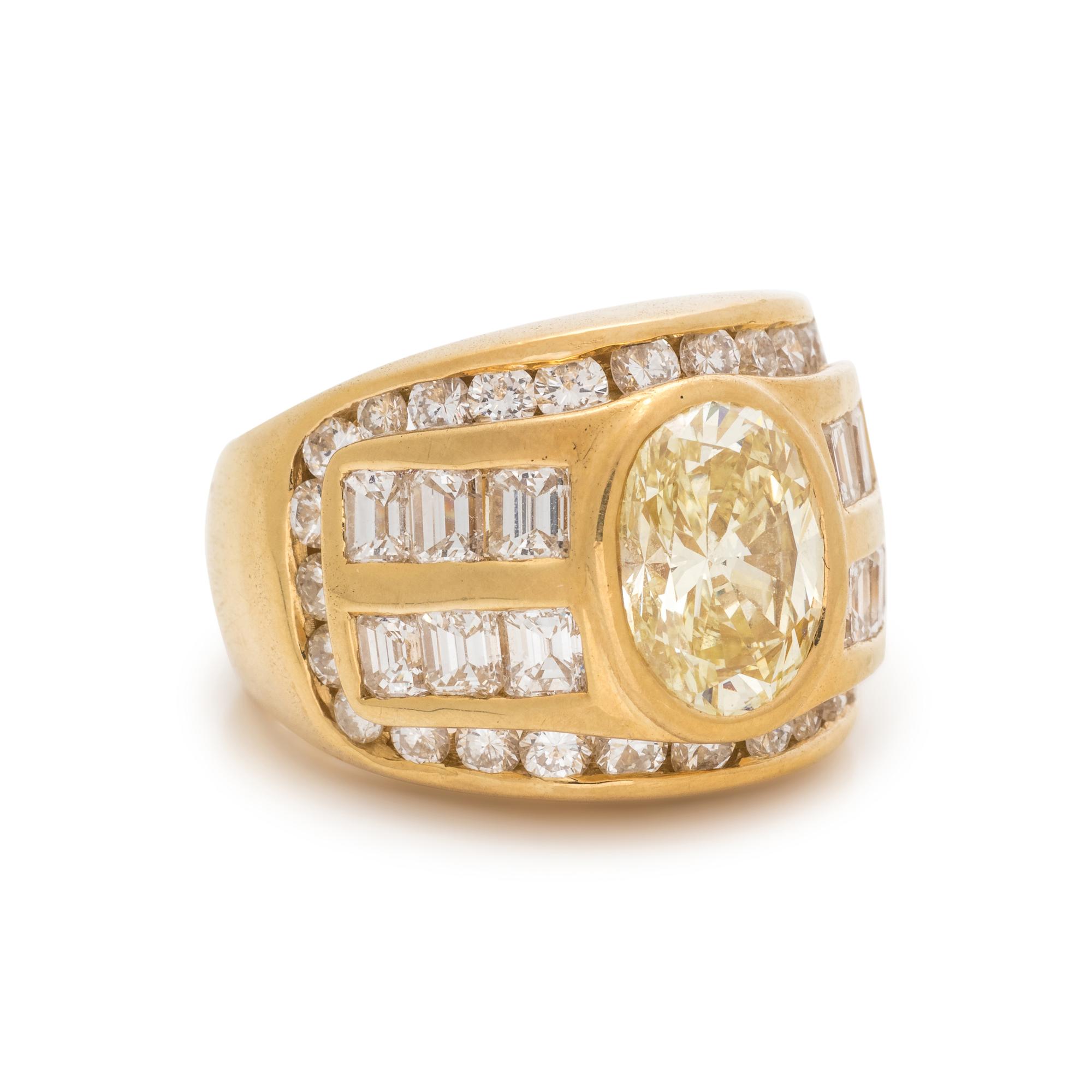 COLORED DIAMOND AND DIAMOND RING