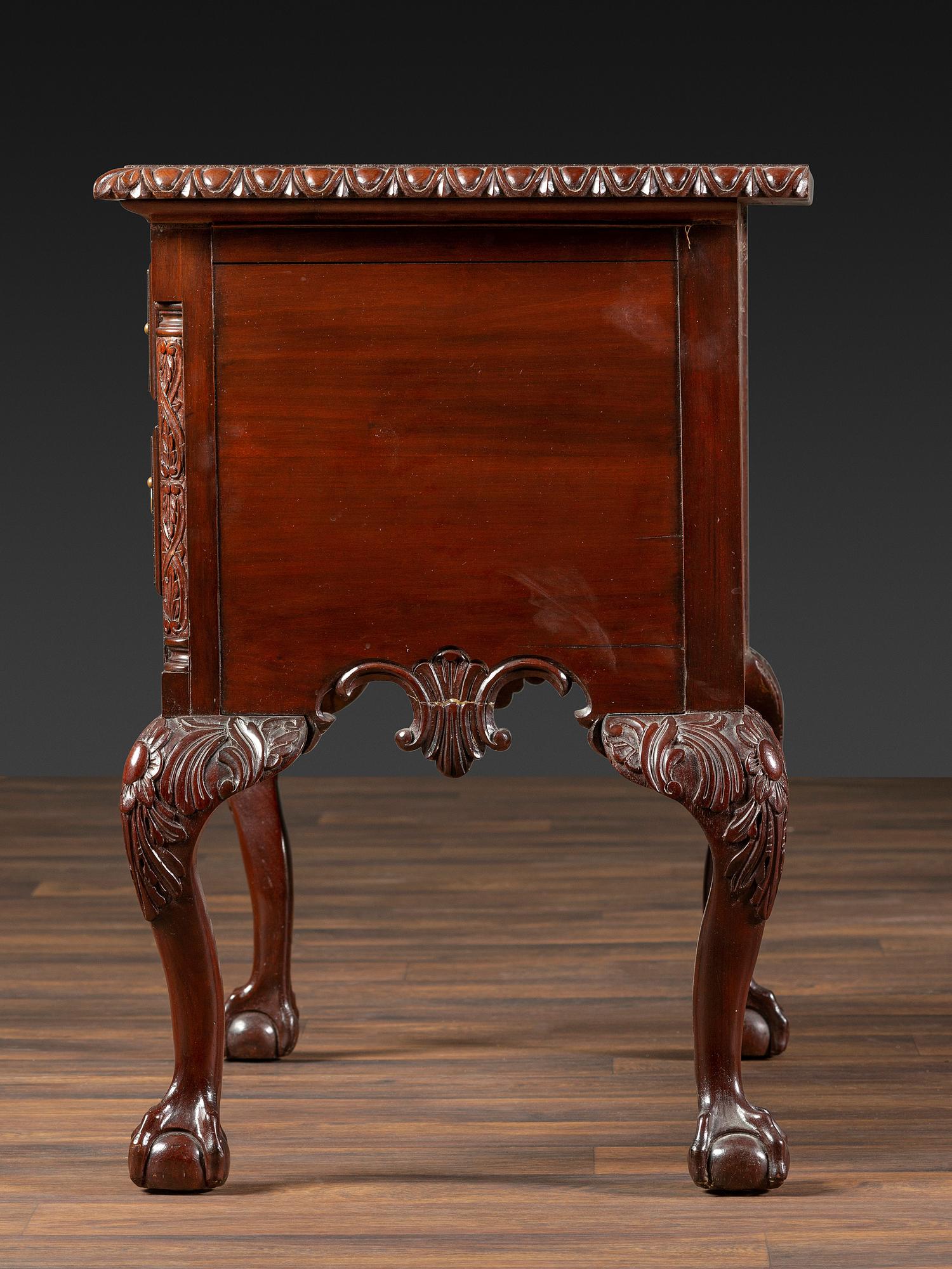 A Chippendale Style Shell-Carved Mahogany Dressing Table