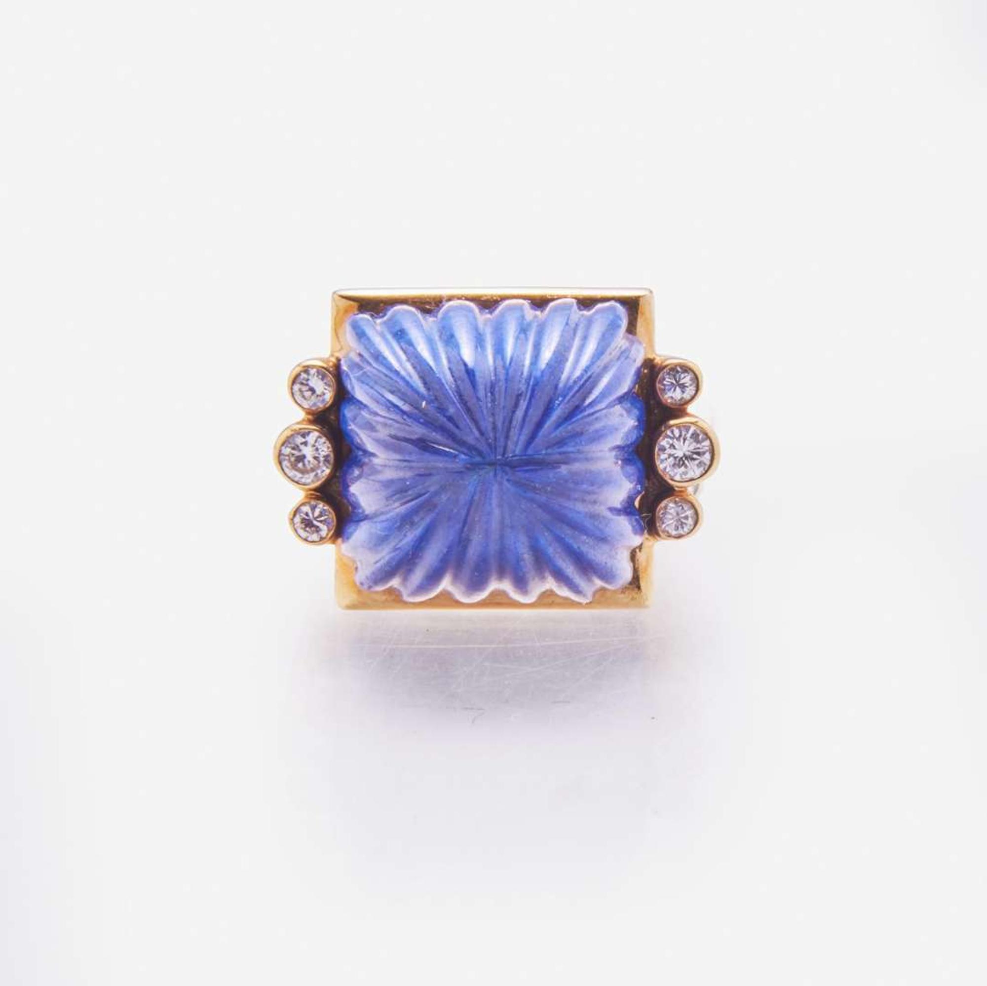 An 18K Yellow Gold, Lapis Lazuli, and Diamond Ring