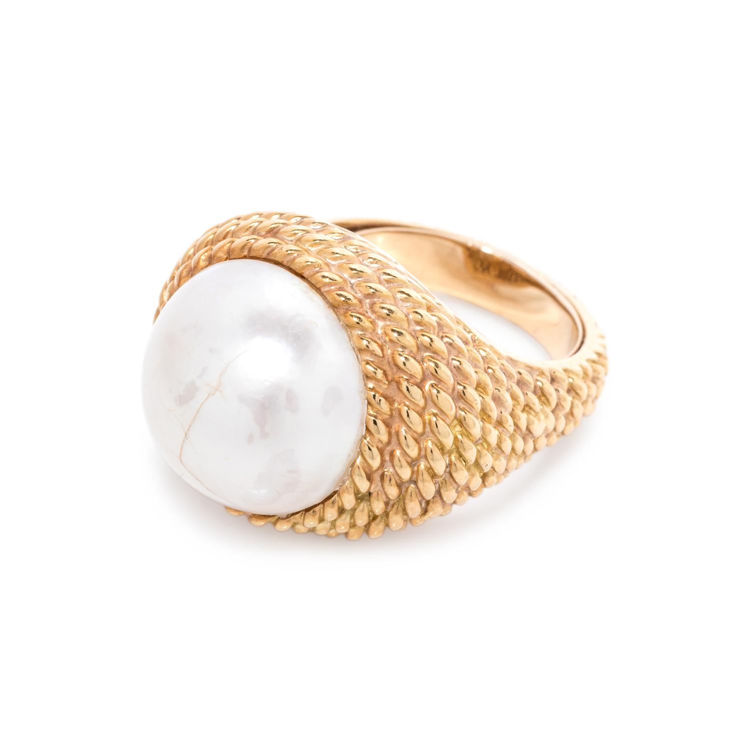 YELLOW GOLD AND CULTURED MABE PEARL RING