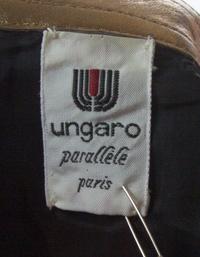 An Ungaro Gold Leather Skirt, Size 12.