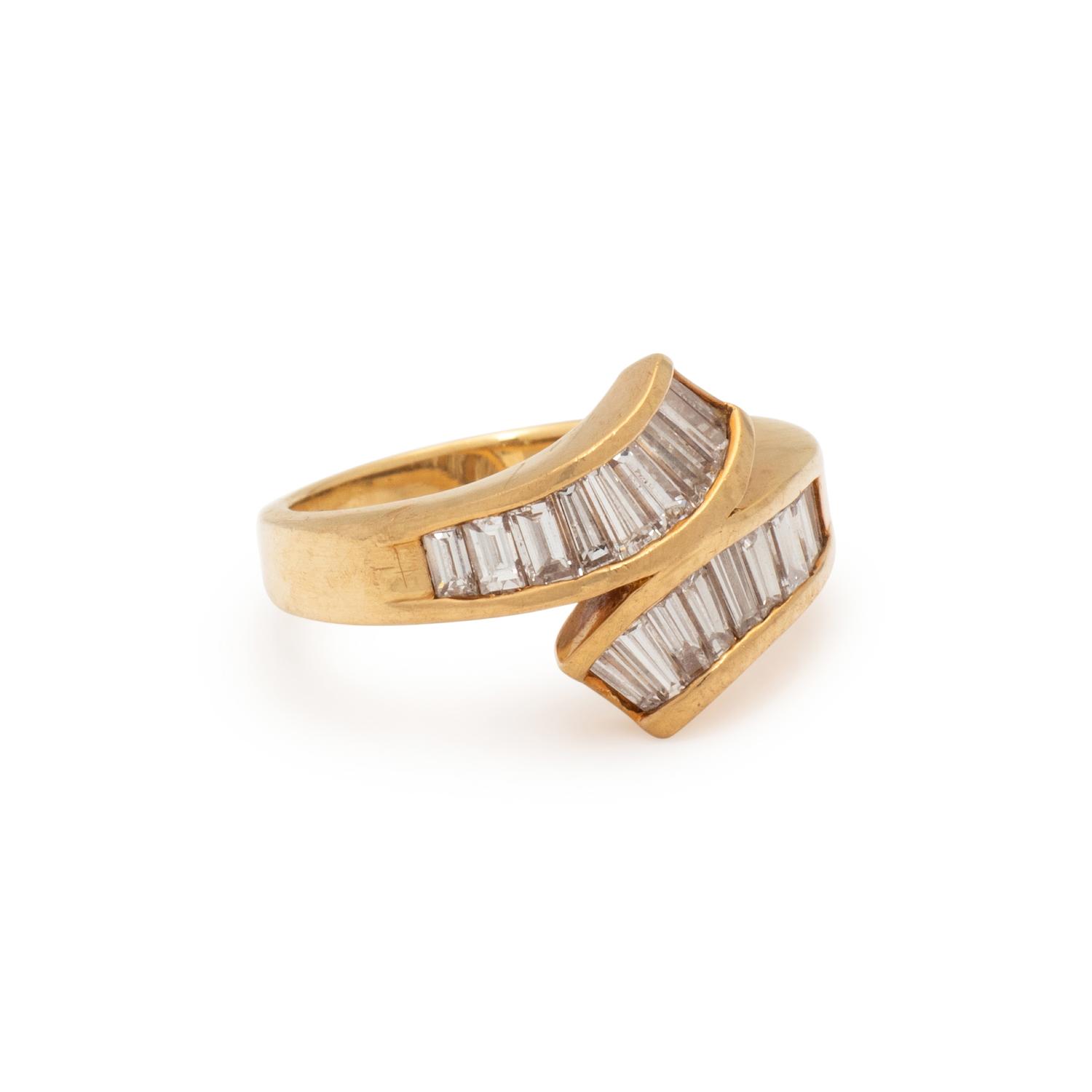 DIAMOND AND YELLOW GOLD RING