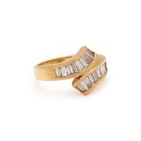 DIAMOND AND YELLOW GOLD RING