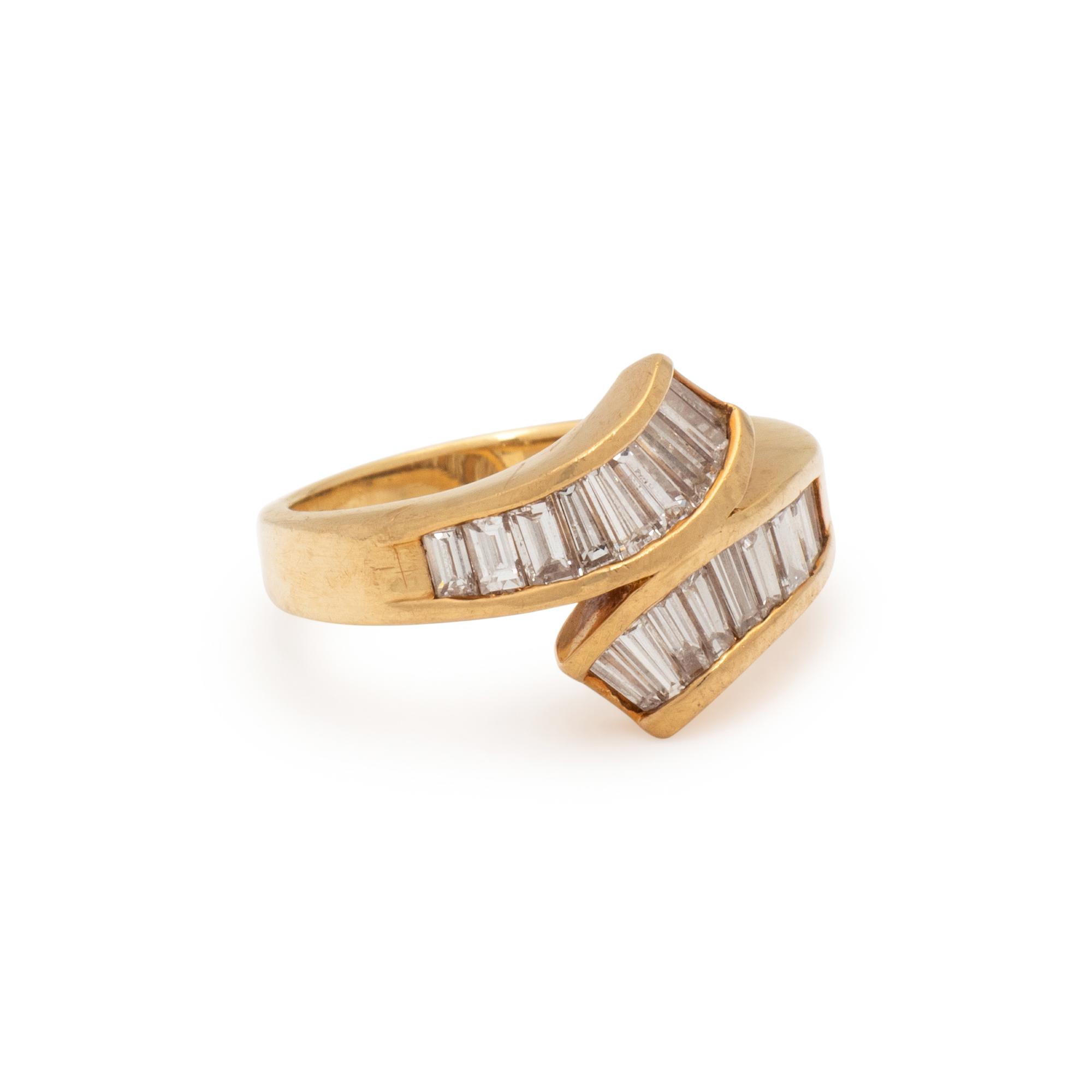 DIAMOND AND YELLOW GOLD RING
