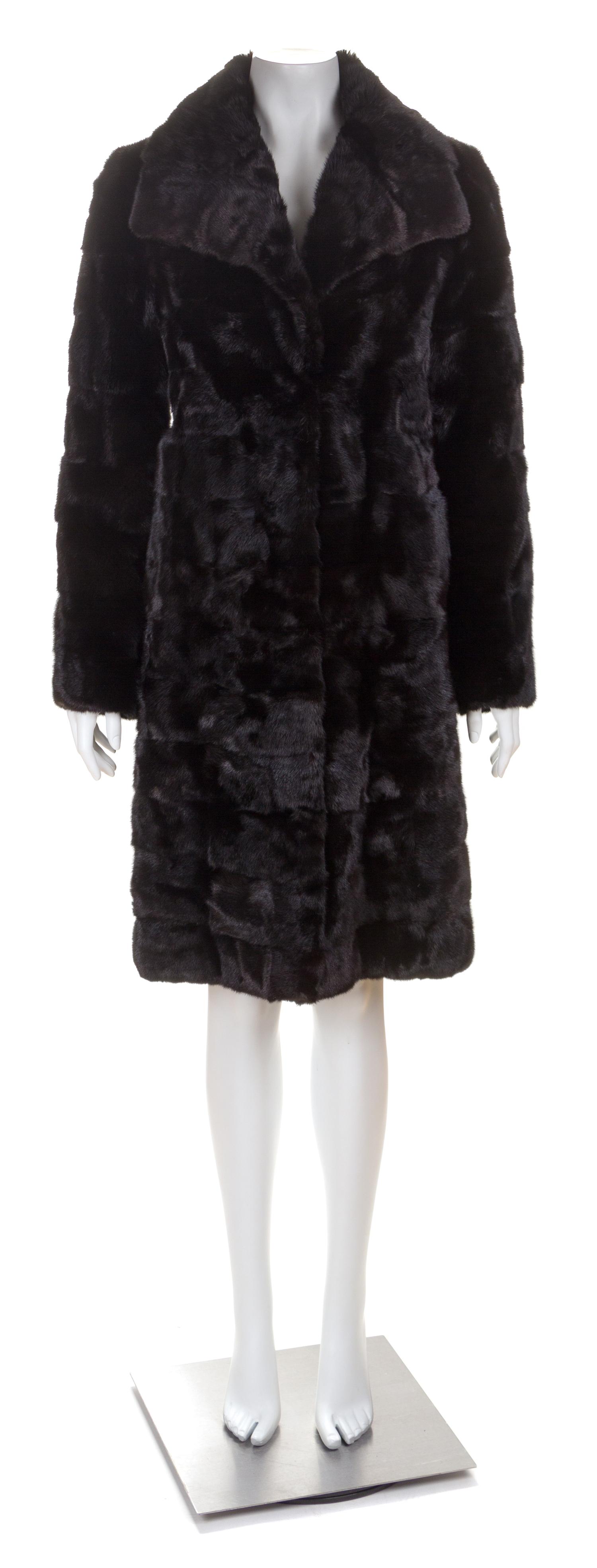 An Oscar de la Renta Brown Mink Coat, Size 4.