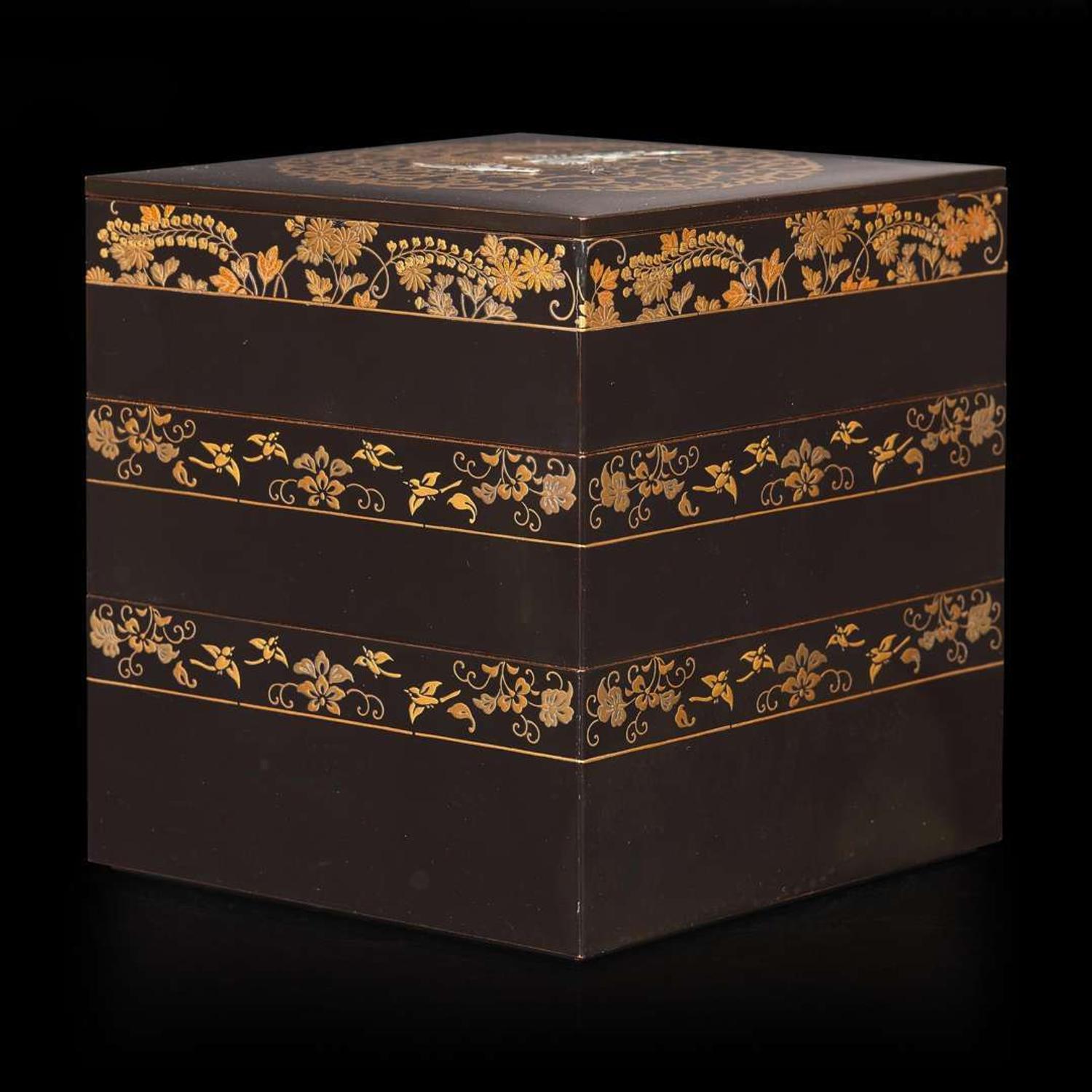 A three-tier Japanese lacquer box, signed Koma Bunsai 日本三层漆盒 20th century ????
