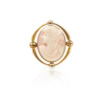 A 10 Karat Yellow Gold and Shell Cameo Brooch, 4.00 dwts.