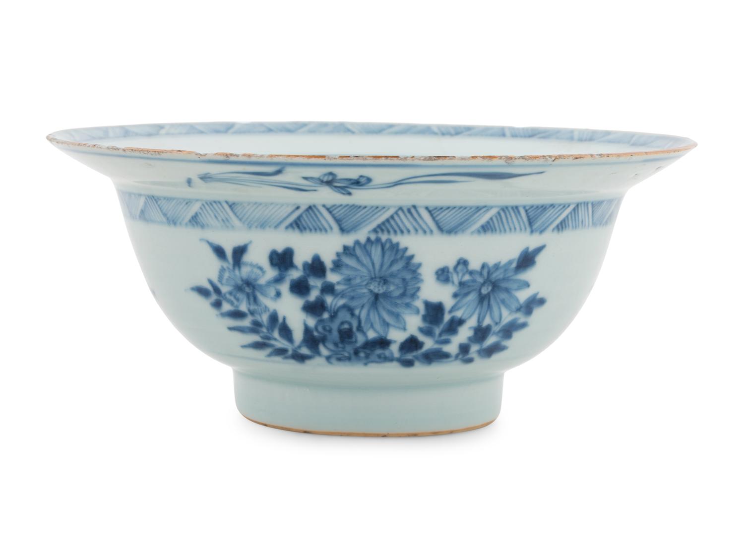 A Chinese Export Blue and White Porcelain Waisted Bowl