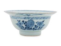A Chinese Export Blue and White Porcelain Waisted Bowl