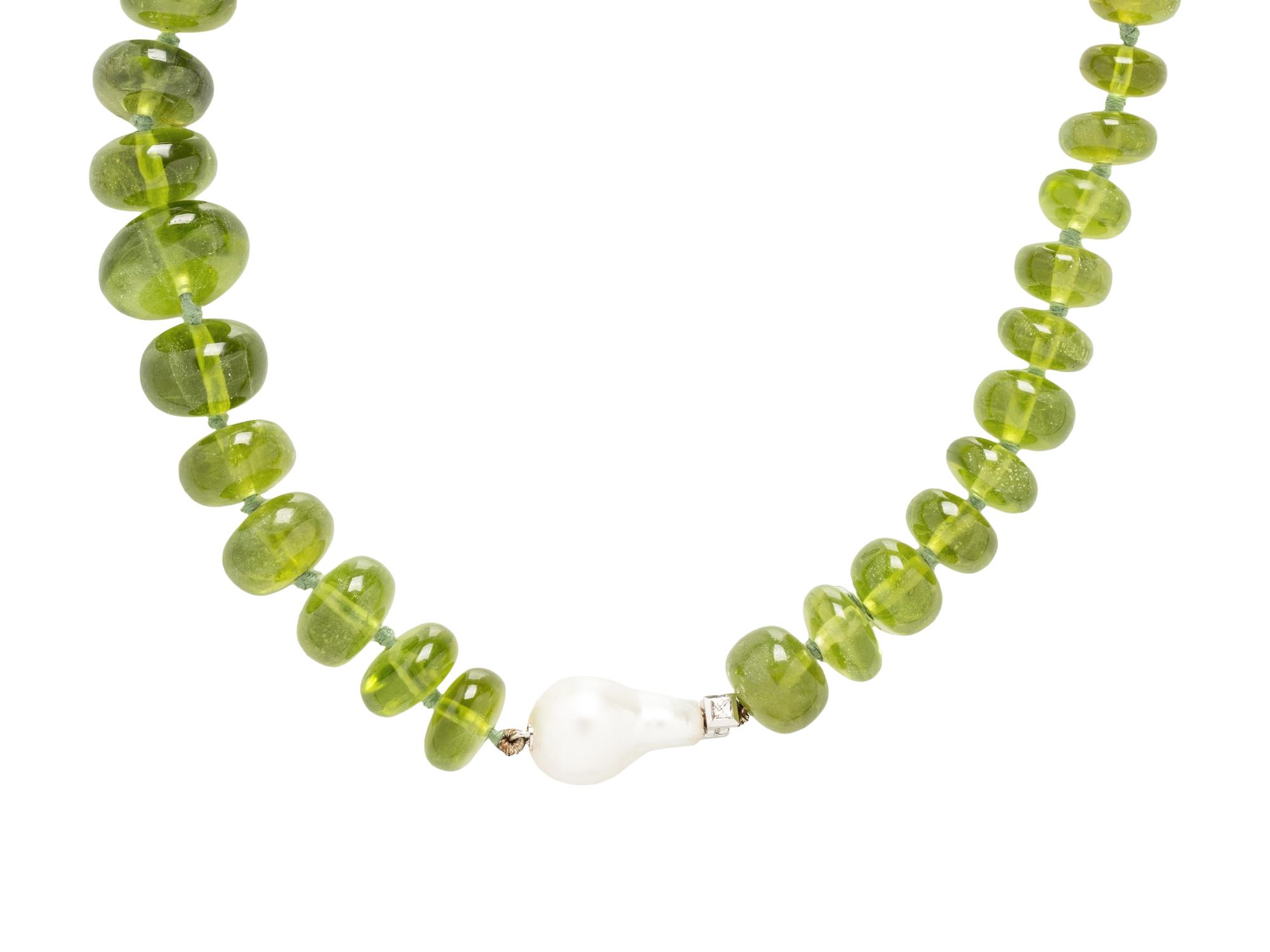 PERIDOT AND CULTURED BAROQUE PEARL NECKLACE