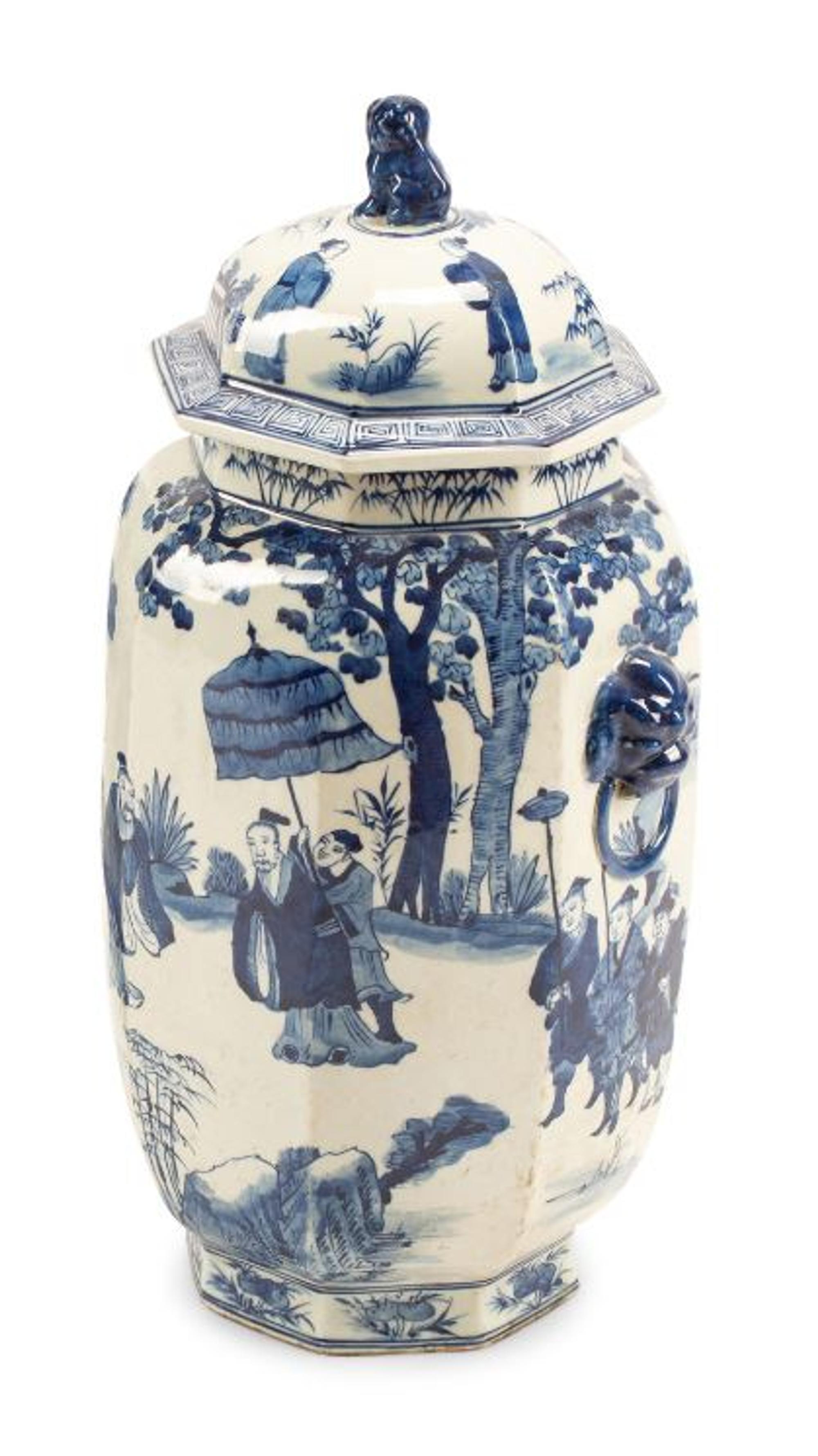 A Chinese Export Blue and White Porcelain Jar