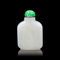 A Chinese White Jade Snuff Bottle, 19th Century — 清晚期 白玉鼻煙壺