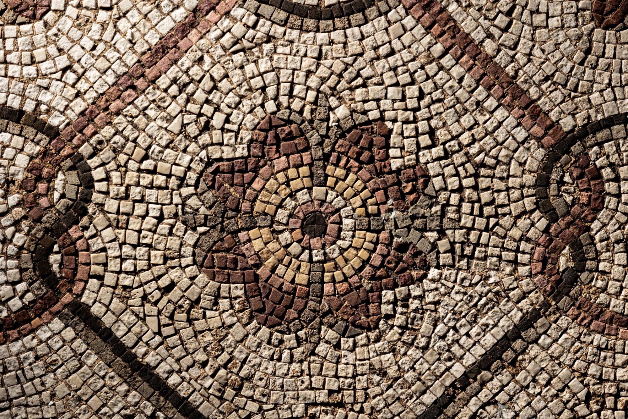A Roman Mosaic with Hercules Knots Motif