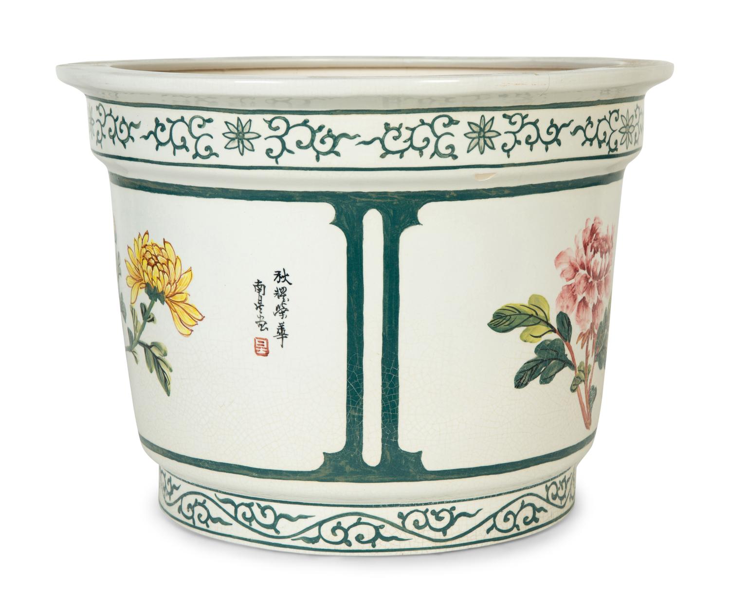 A Chinese Export Porcelain Jardinière