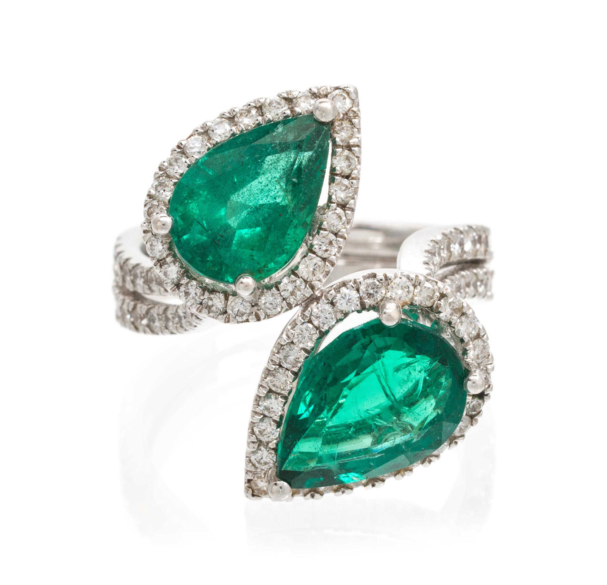 An 18 Karat White Gold, Emerald and Diamond Ring, 8.00 dwts.