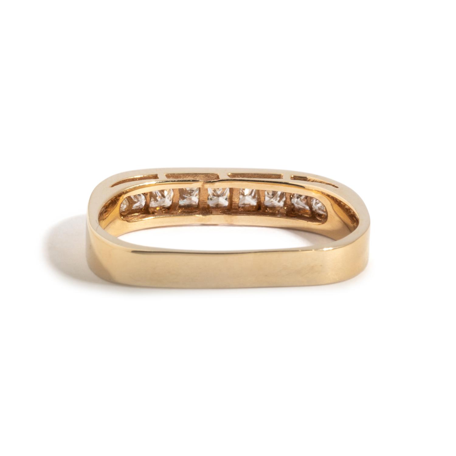 YELLOW GOLD AND DIAMOND RING