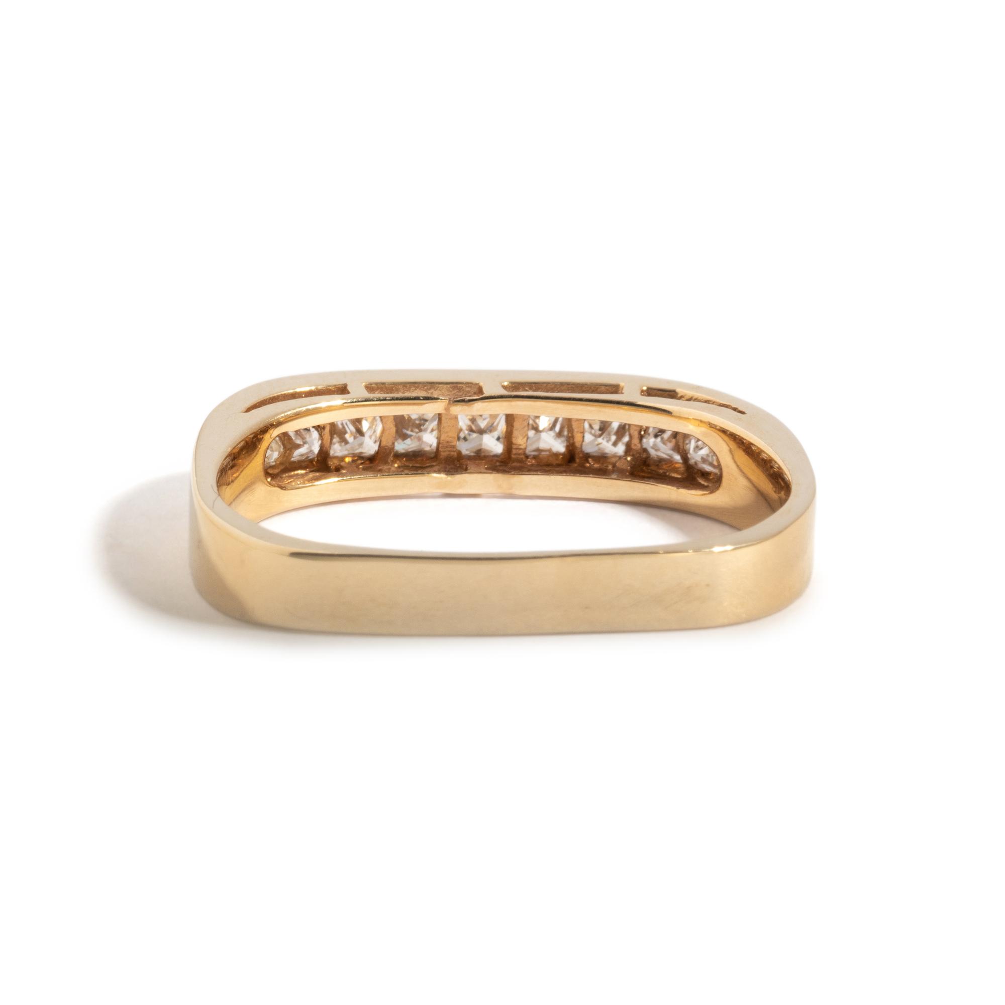 YELLOW GOLD AND DIAMOND RING
