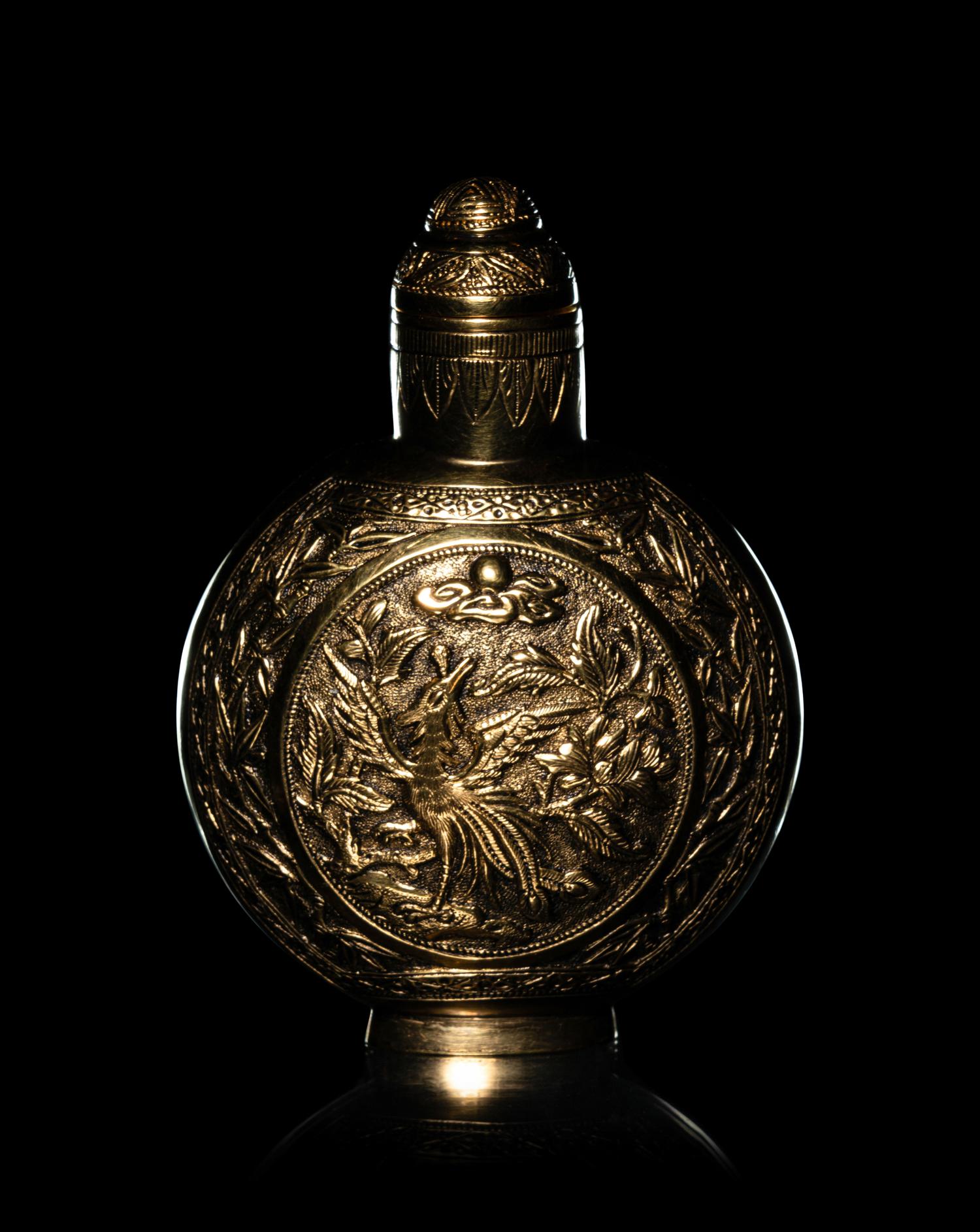 A 22K Yellow Gold Snuff Bottle