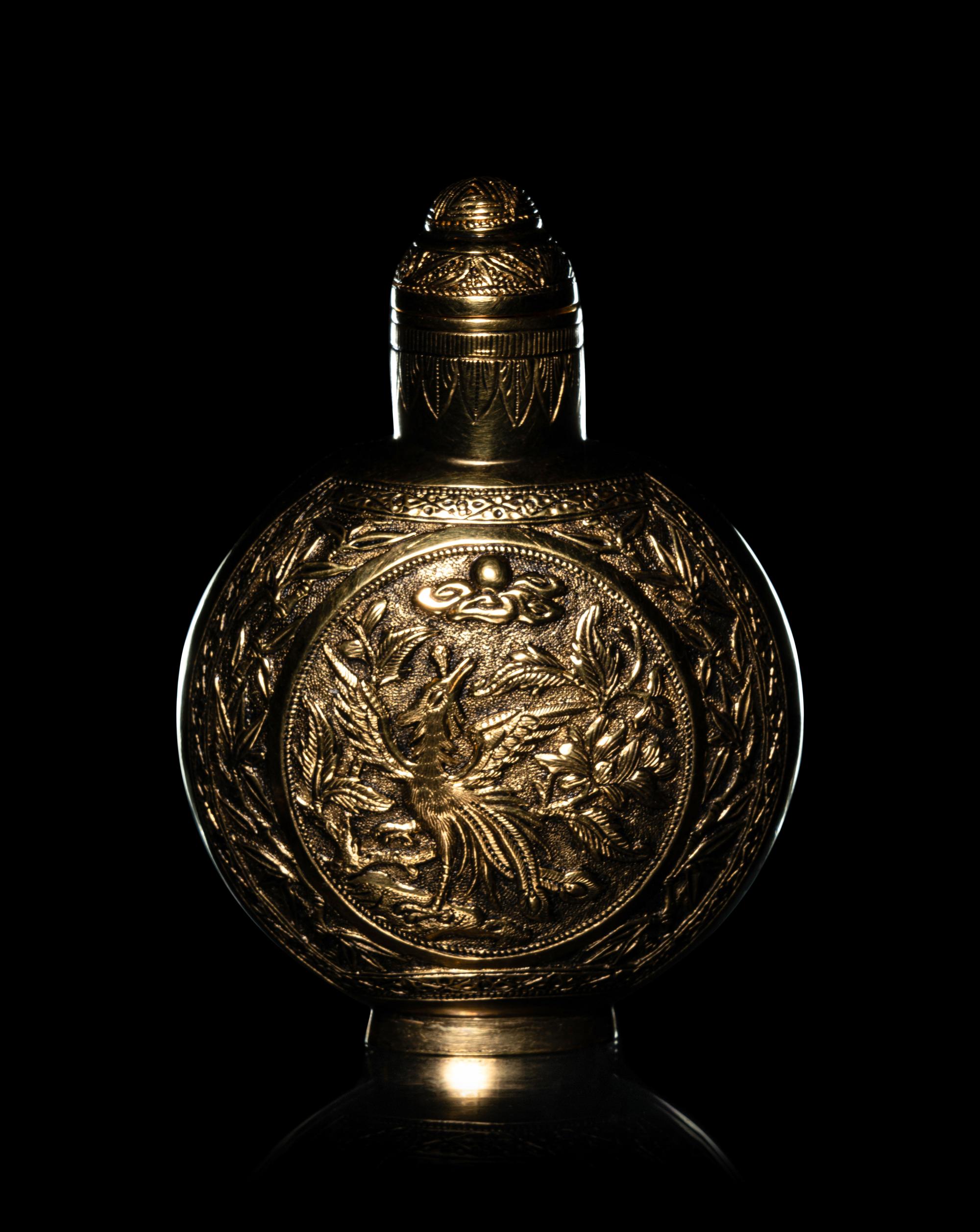 A 22K Yellow Gold Snuff Bottle