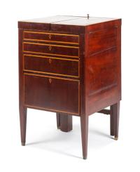 A George III Mahogany Lift-Top Dressing Table Height 35 x width 22 x depth 20 1/2 inches. — EARLY 19TH CENTURY