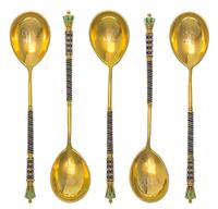 A Group of Five Russian Silver-Gilt and Enamel Teaspoons, Mark of Fedor Ruckert, Moscow, early 20th century, each having a green enamel