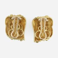 An 18K yellow gold pair of ear clips