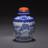 A Chinese Blue and White "Eight Horses of Mu Wang" Snuff Jarlet, Qing Dynasty, 19th/20th Century — 晚清民國 青花穆王八駿圖鼻煙罐