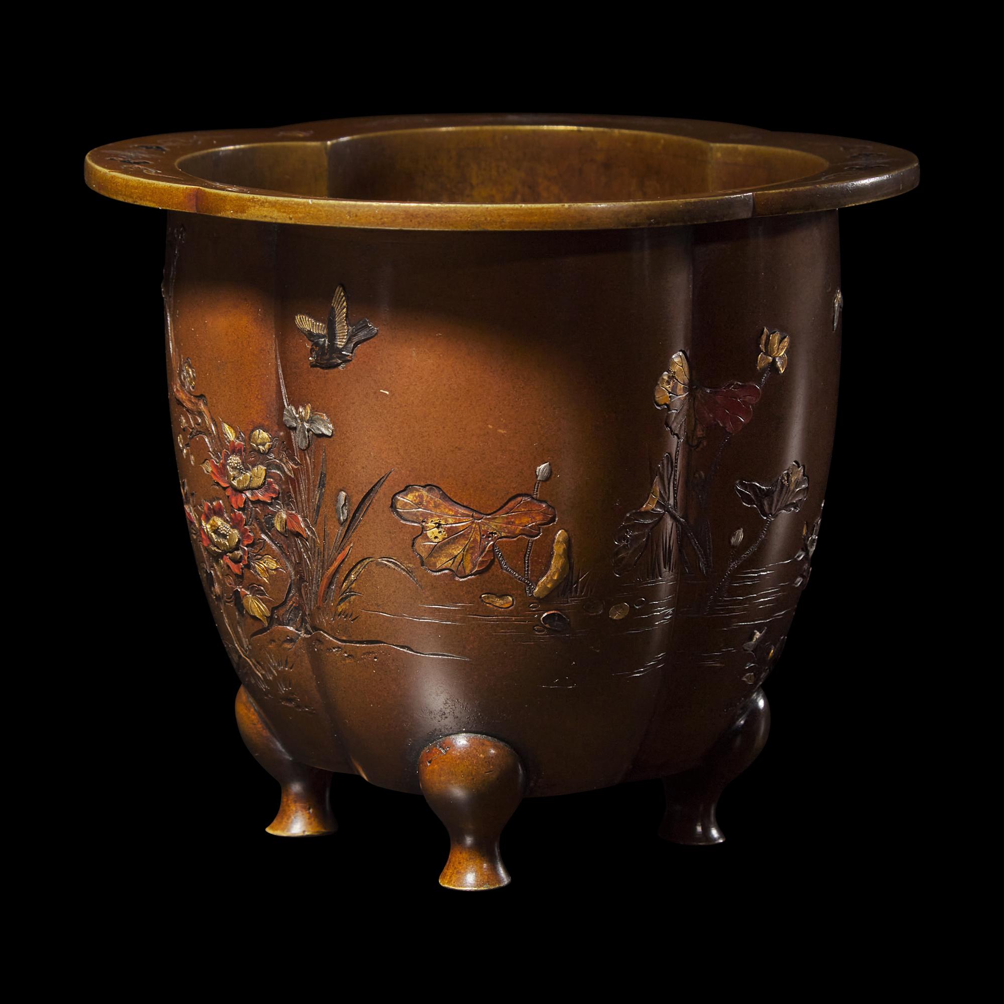 A Japanese Inlaid and Patinated Bronze Small Jardiniere by Inoue of Kyoto, Meiji Period 日本明治時期 井上製金銀象嵌花卉圖海棠式盆