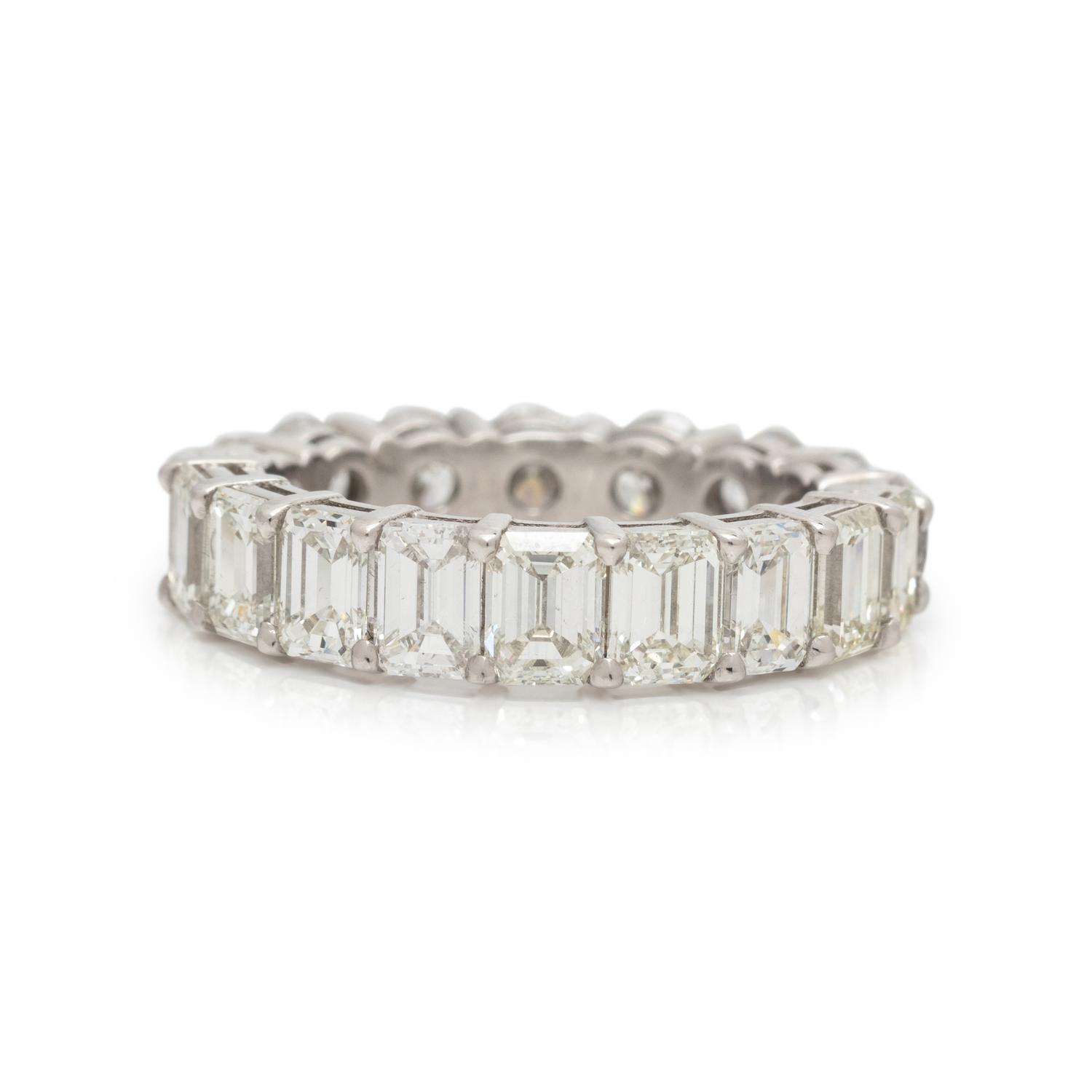 TWO-SIDED DIAMOND ETERNITY BAND