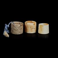 Three Chinese carved jade thumb rings 玉扳指三件