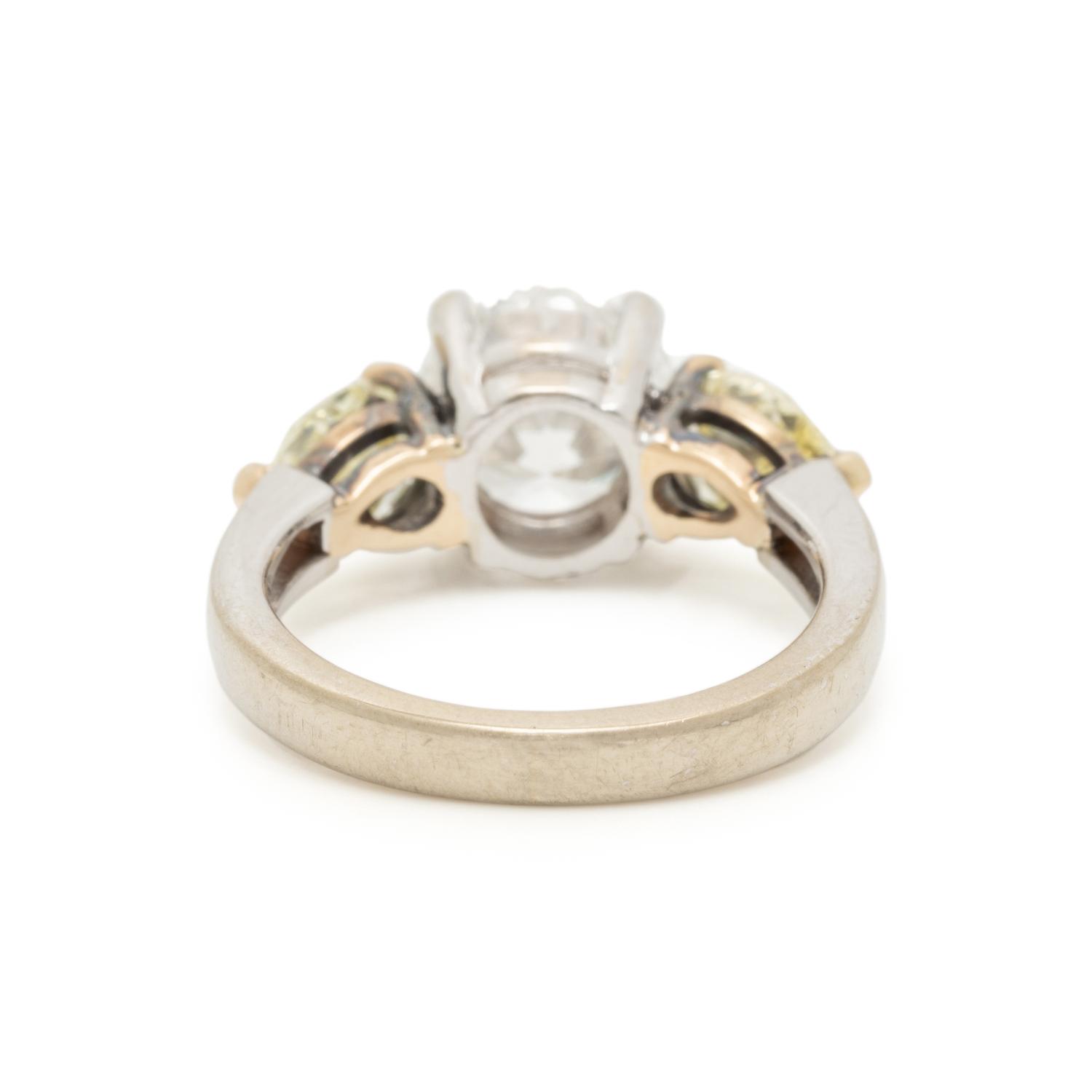 DIAMOND AND COLORED DIAMOND RING
